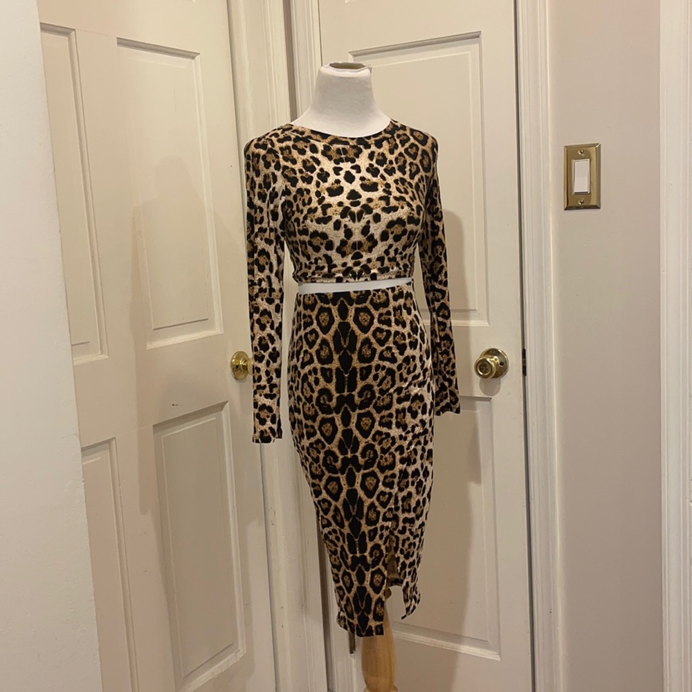 Leopard crop and midi skirt set 🐱